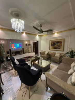 3-Bed Luxury Stay by the Beach
